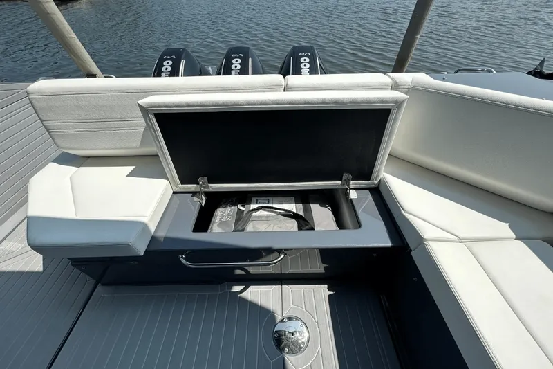 Slide: The Image of Cruisers 38 GLS-OB SB 2024 - 23