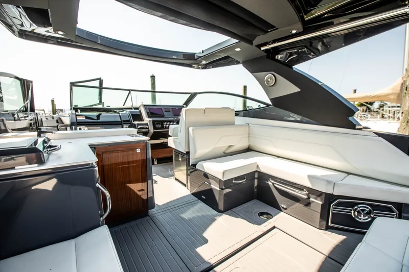 Slide: The Image of Cruisers 38 GLS-OB SB 2024 - 25