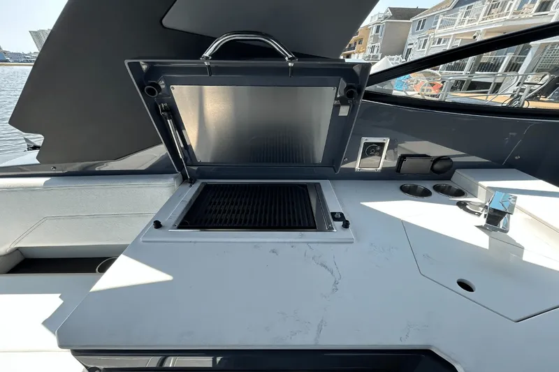 Slide: The Image of Cruisers 38 GLS-OB SB 2024 - 28