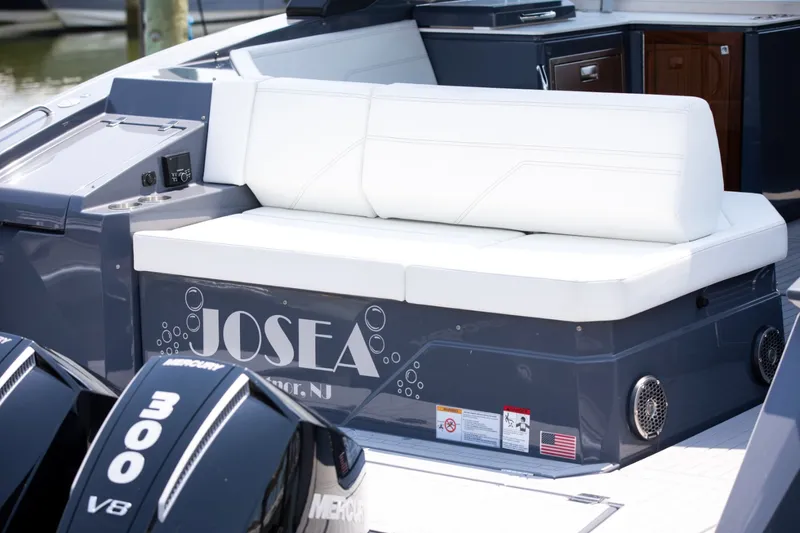 Slide: The Image of Cruisers 38 GLS-OB SB 2024 - 89