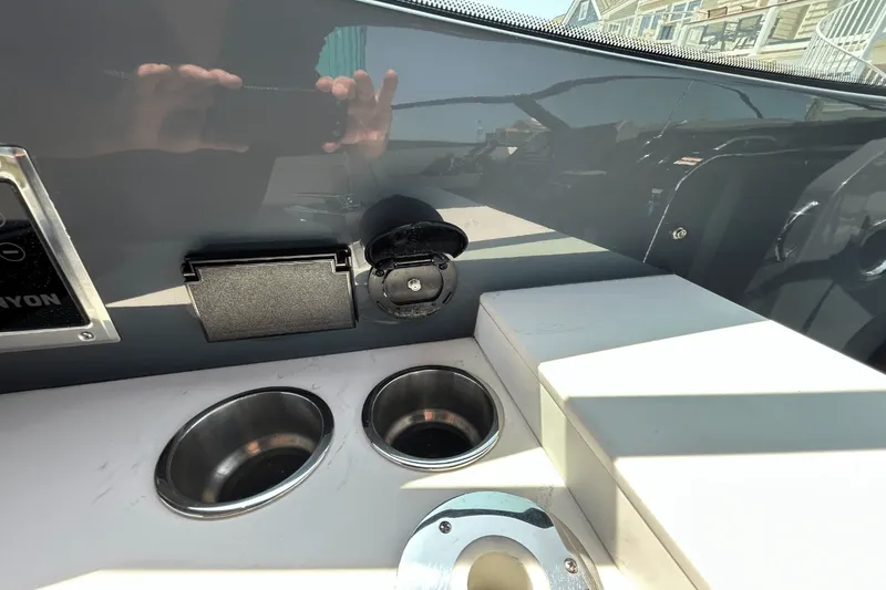 Slide: The Image of Cruisers 38 GLS-OB SB 2024 - 30