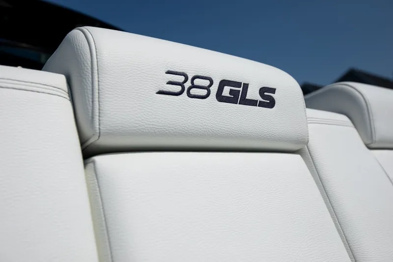 Slide: The Image of Cruisers 38 GLS-OB SB 2024 - 74