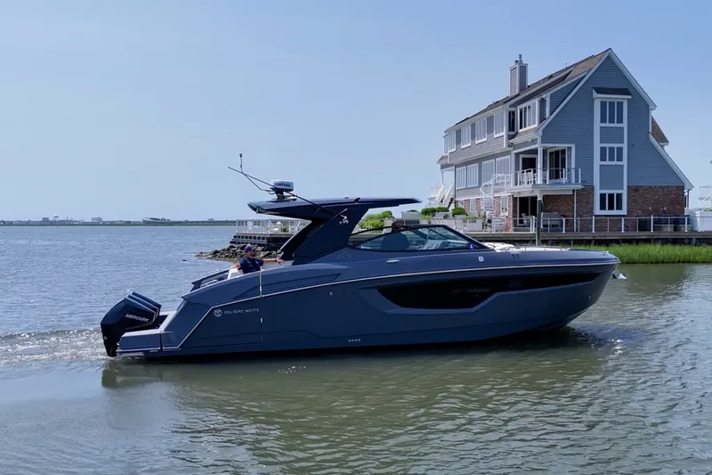 The Image of Cruisers 38 GLS-OB SB 2024 - 0