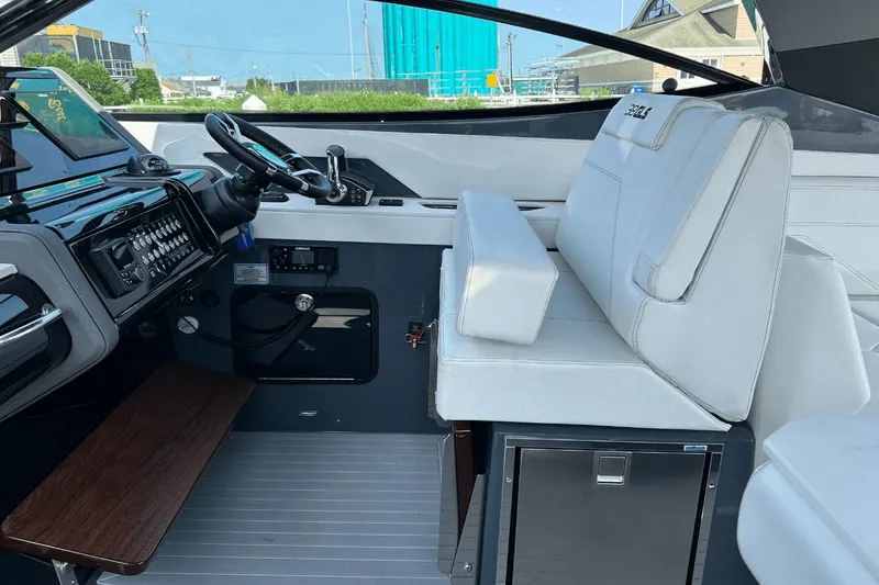 Slide: The Image of Cruisers 38 GLS-OB SB 2024 - 36