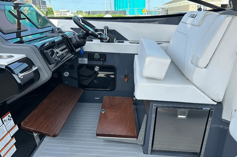 Slide: The Image of Cruisers 38 GLS-OB SB 2024 - 37