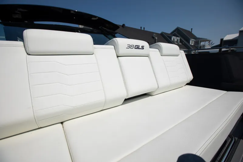 Slide: The Image of Cruisers 38 GLS-OB SB 2024 - 72