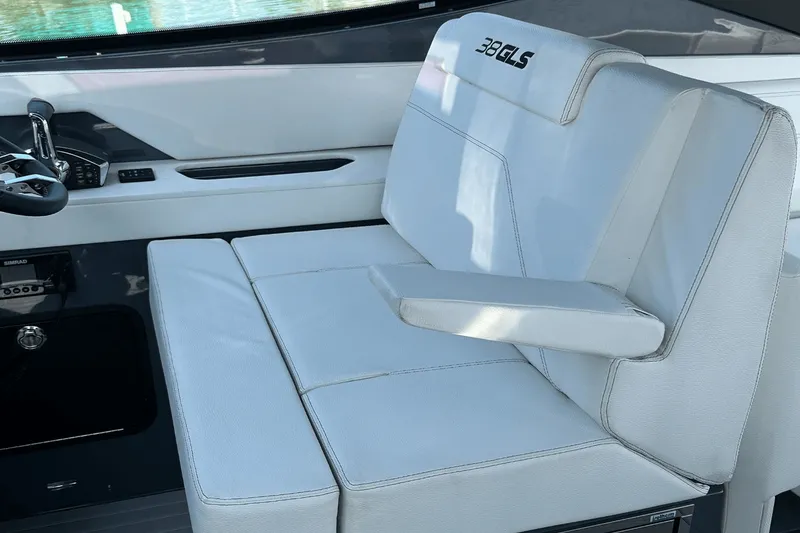 Slide: The Image of Cruisers 38 GLS-OB SB 2024 - 39