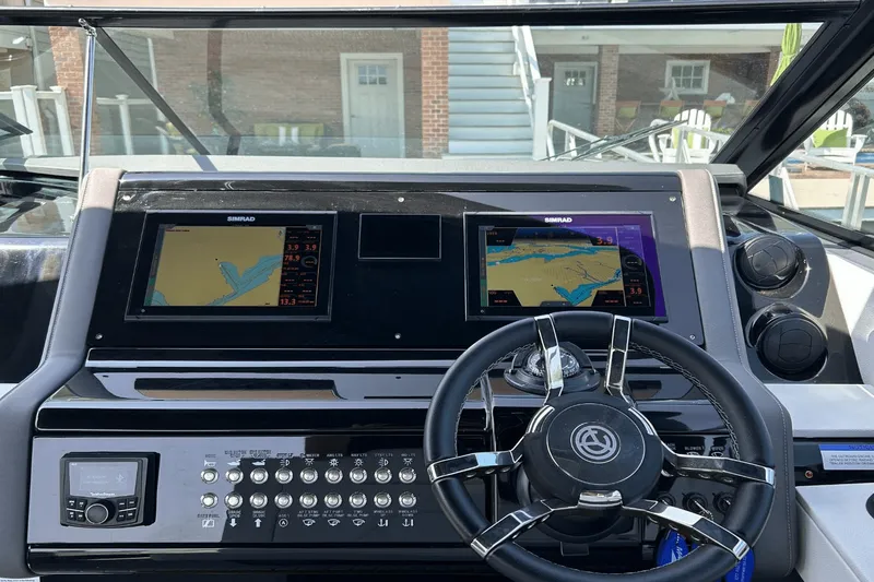 Slide: The Image of Cruisers 38 GLS-OB SB 2024 - 40