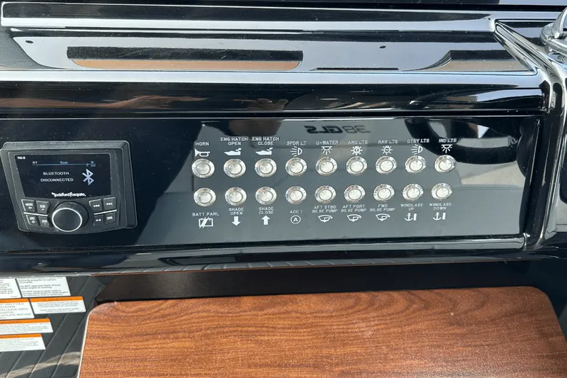 Slide: The Image of Cruisers 38 GLS-OB SB 2024 - 41