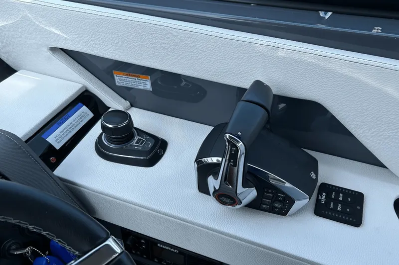 Slide: The Image of Cruisers 38 GLS-OB SB 2024 - 42