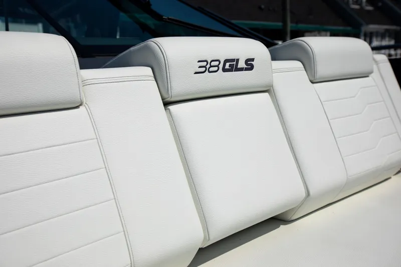 Slide: The Image of Cruisers 38 GLS-OB SB 2024 - 73