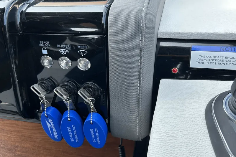 Slide: The Image of Cruisers 38 GLS-OB SB 2024 - 47