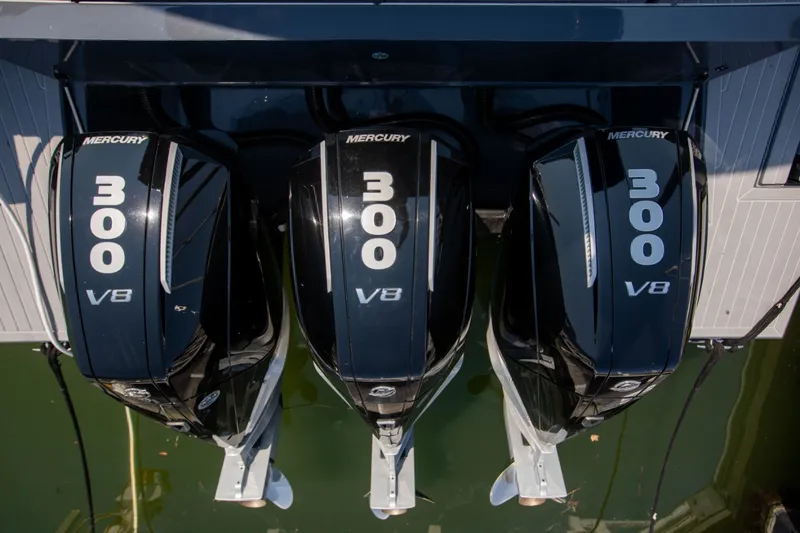 Slide: The Image of Cruisers 38 GLS-OB SB 2024 - 9
