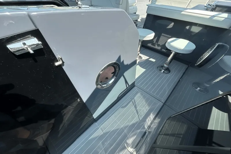 Slide: The Image of Cruisers 38 GLS-OB SB 2024 - 50