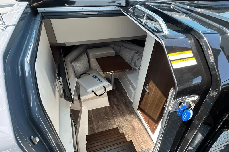 Slide: The Image of Cruisers 38 GLS-OB SB 2024 - 51