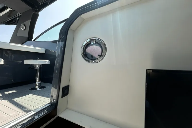 Slide: The Image of Cruisers 38 GLS-OB SB 2024 - 52