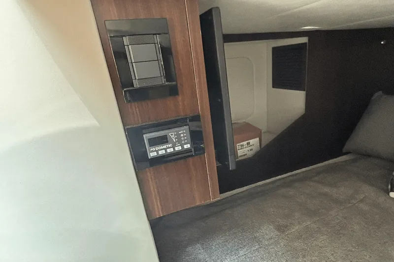 Slide: The Image of Cruisers 38 GLS-OB SB 2024 - 60