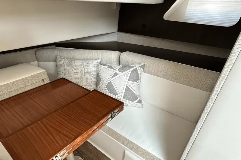 Slide: The Image of Cruisers 38 GLS-OB SB 2024 - 61