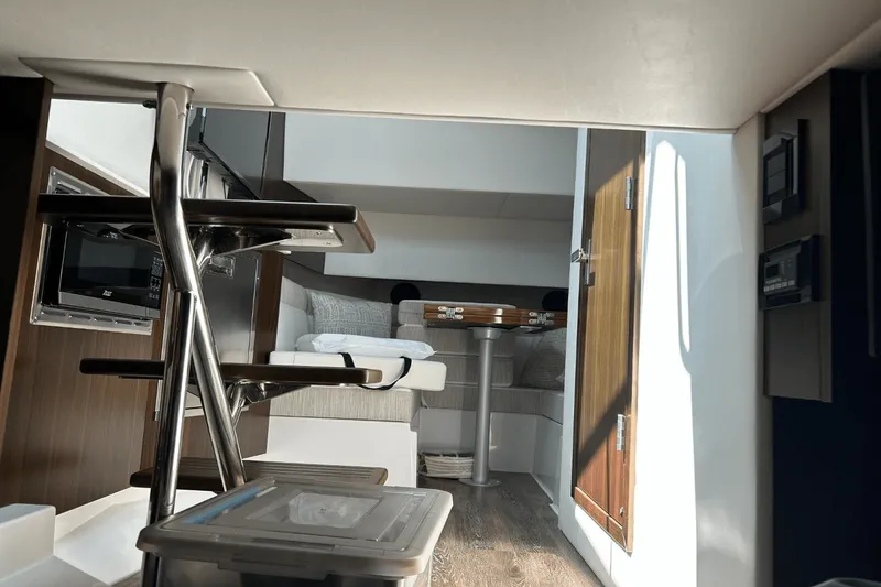 Slide: The Image of Cruisers 38 GLS-OB SB 2024 - 63