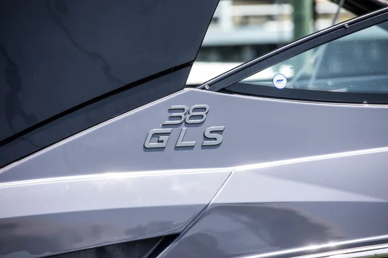 Slide: The Image of Cruisers 38 GLS-OB SB 2024 - 11