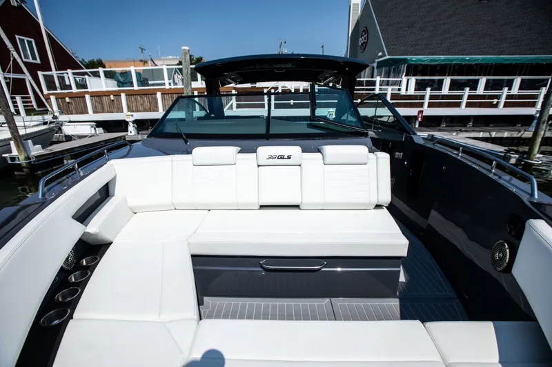 Slide: The Image of Cruisers 38 GLS-OB SB 2024 - 79