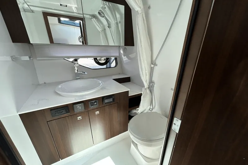 Slide: The Image of Cruisers 38 GLS-OB SB 2024 - 66