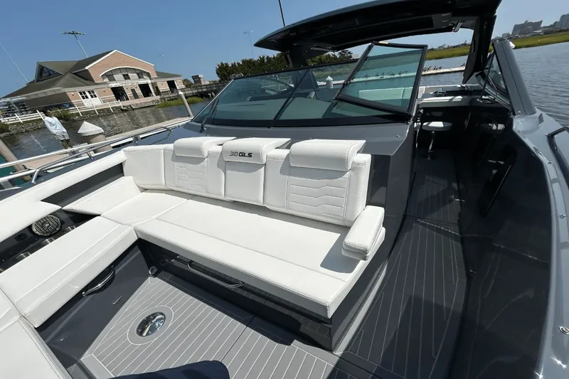 Slide: The Image of Cruisers 38 GLS-OB SB 2024 - 69