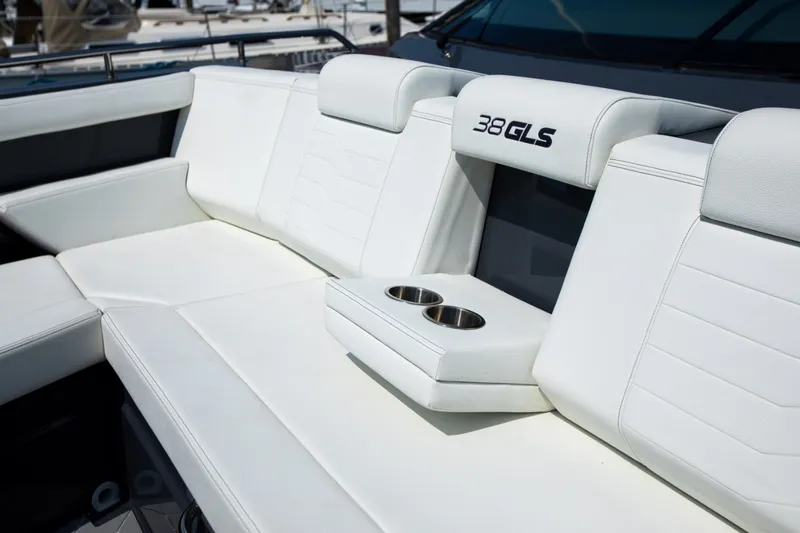 Slide: The Image of Cruisers 38 GLS-OB SB 2024 - 76