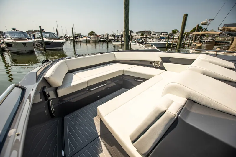 Slide: The Image of Cruisers 38 GLS-OB SB 2024 - 70