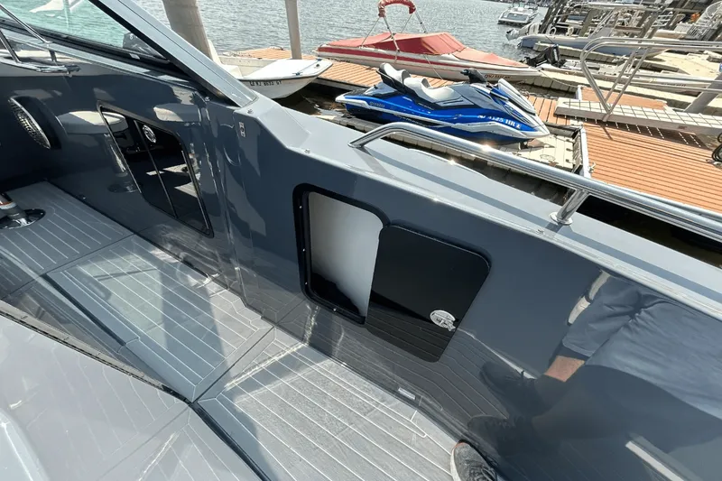 Slide: The Image of Cruisers 38 GLS-OB SB 2024 - 72