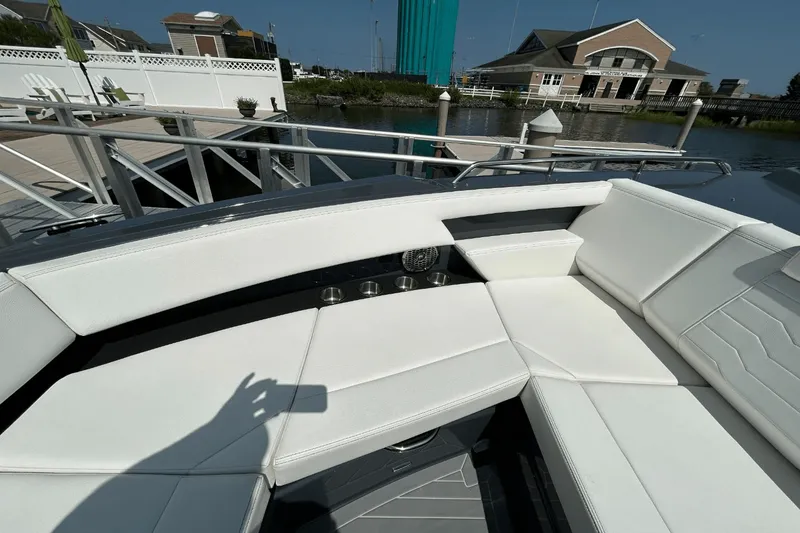 Slide: The Image of Cruisers 38 GLS-OB SB 2024 - 73