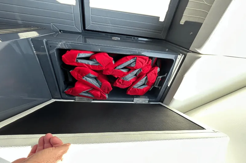 Slide: The Image of Cruisers 38 GLS-OB SB 2024 - 76