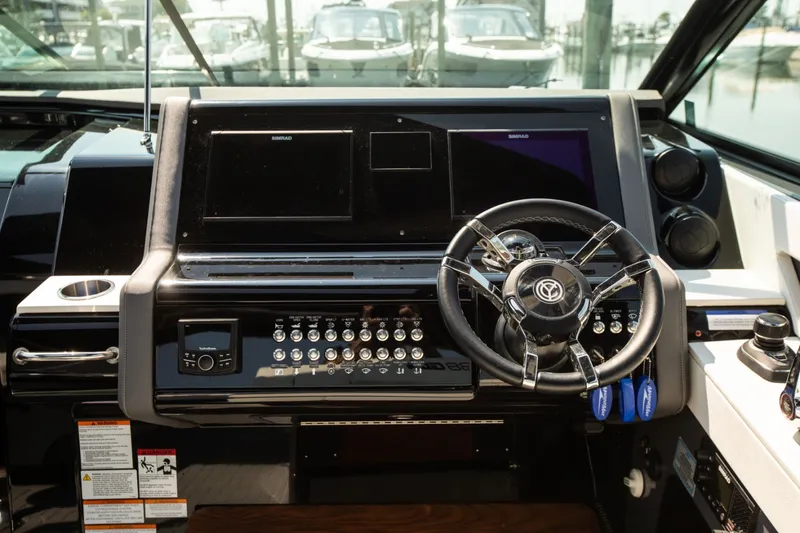 Slide: The Image of Cruisers 38 GLS-OB SB 2024 - 40