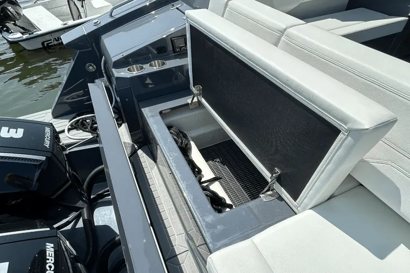 Slide: The Image of Cruisers 38 GLS-OB SB 2024 - 8