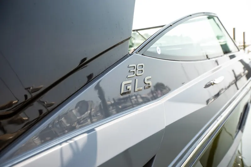 Slide: The Image of Cruisers 38 GLS-OB SB 2024 - 87
