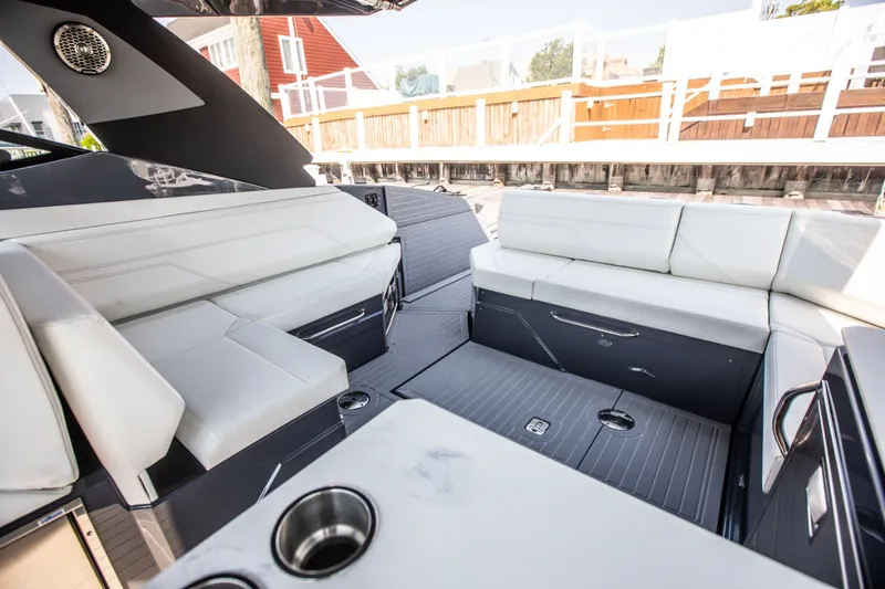 Slide: The Image of Cruisers 38 GLS-OB SB 2024 - 26