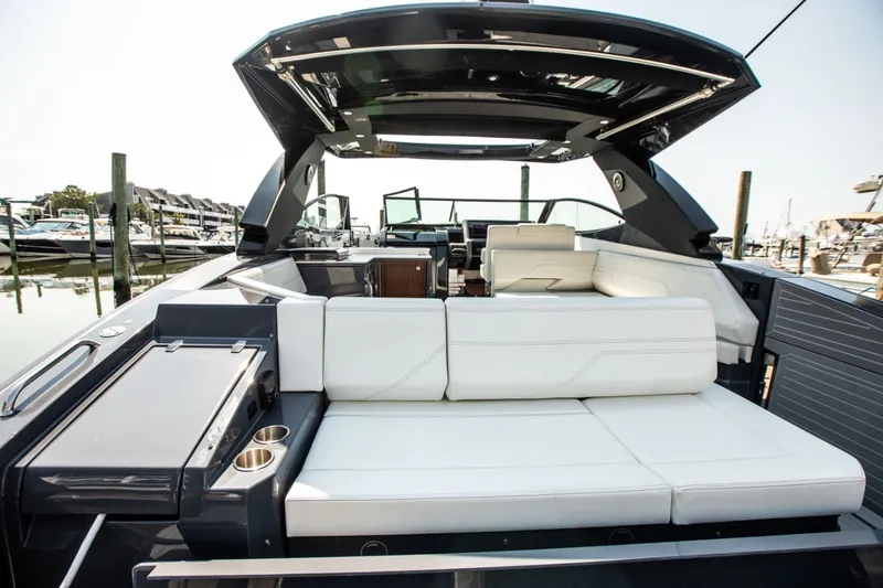 Slide: The Image of Cruisers 38 GLS-OB SB 2024 - 14