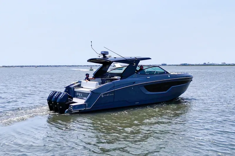 Slide: The Image of Cruisers 38 GLS-OB SB 2024 - 1
