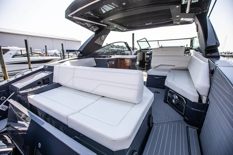 Slide: The Image of Cruisers 38 GLS-OB SB 2024 - 13