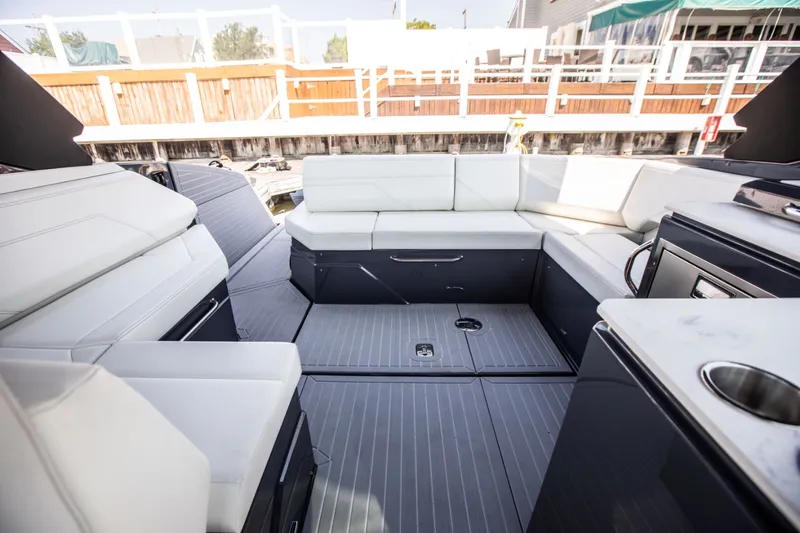 Slide: The Image of Cruisers 38 GLS-OB SB 2024 - 19