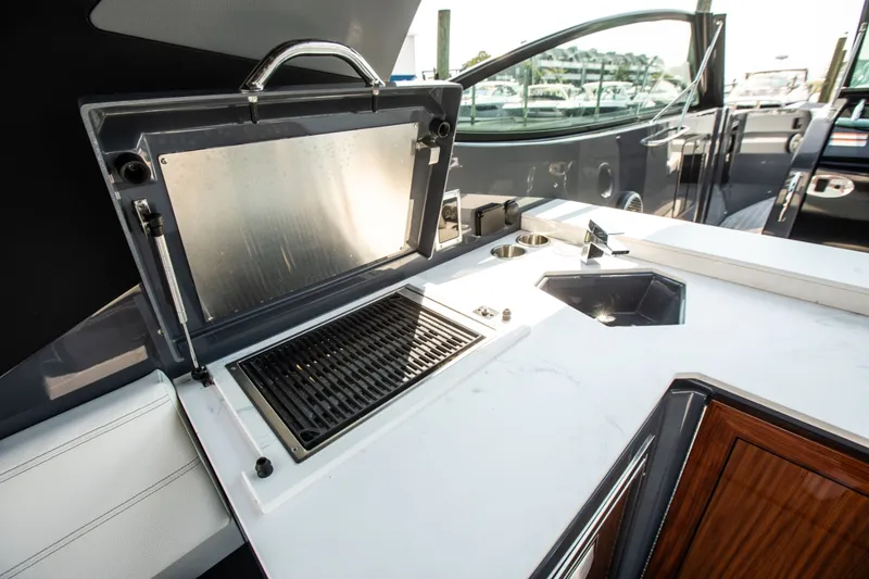 Slide: The Image of Cruisers 38 GLS-OB SB 2024 - 24
