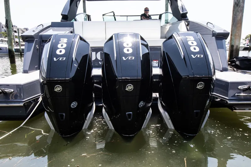 Slide: The Image of Cruisers 38 GLS-OB SB 2024 - 92