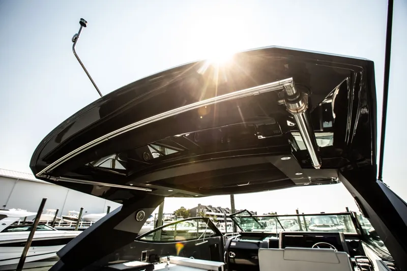 Slide: The Image of Cruisers 38 GLS-OB SB 2024 - 30