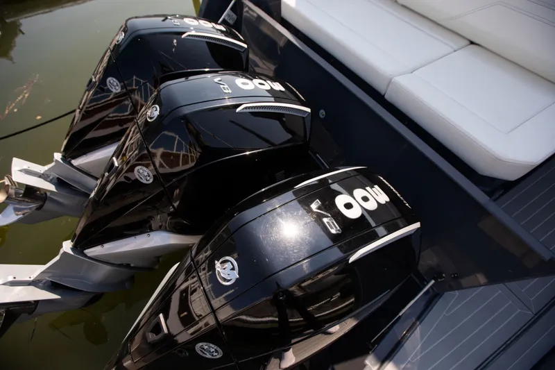Slide: The Image of Cruisers 38 GLS-OB SB 2024 - 7