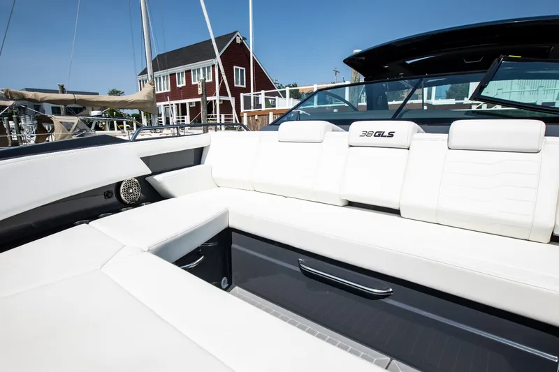 Slide: The Image of Cruisers 38 GLS-OB SB 2024 - 78