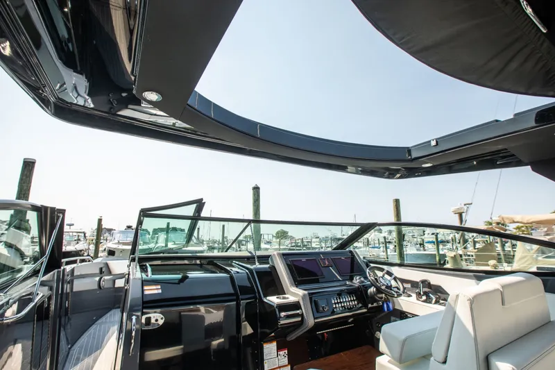 Slide: The Image of Cruisers 38 GLS-OB SB 2024 - 33