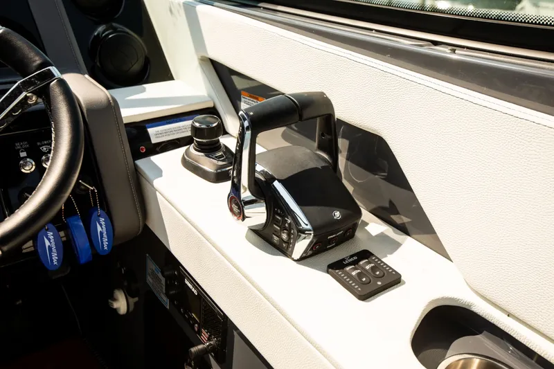 Slide: The Image of Cruisers 38 GLS-OB SB 2024 - 45