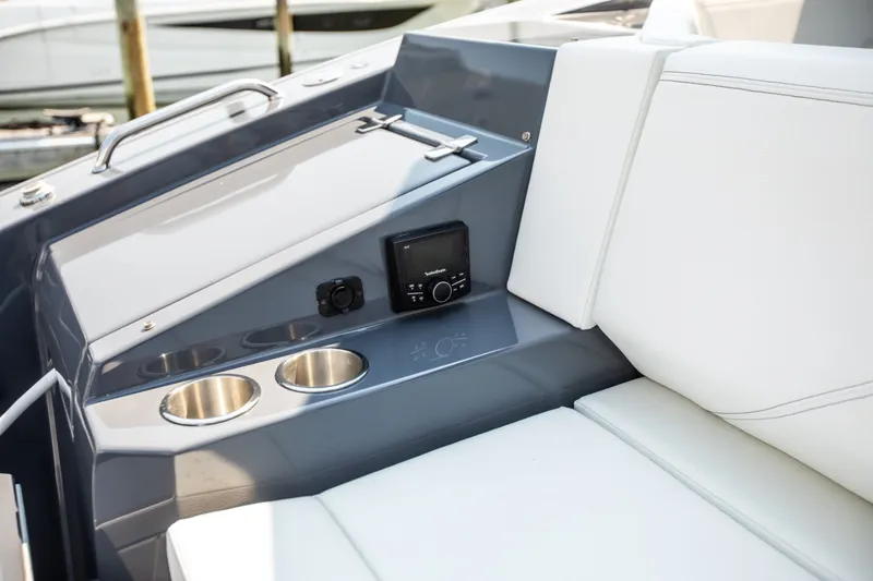 Slide: The Image of Cruisers 38 GLS-OB SB 2024 - 15