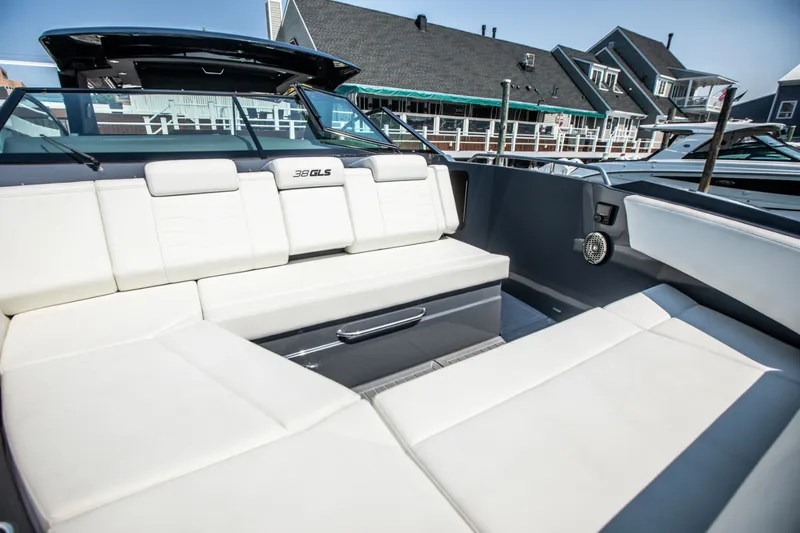 Slide: The Image of Cruisers 38 GLS-OB SB 2024 - 75