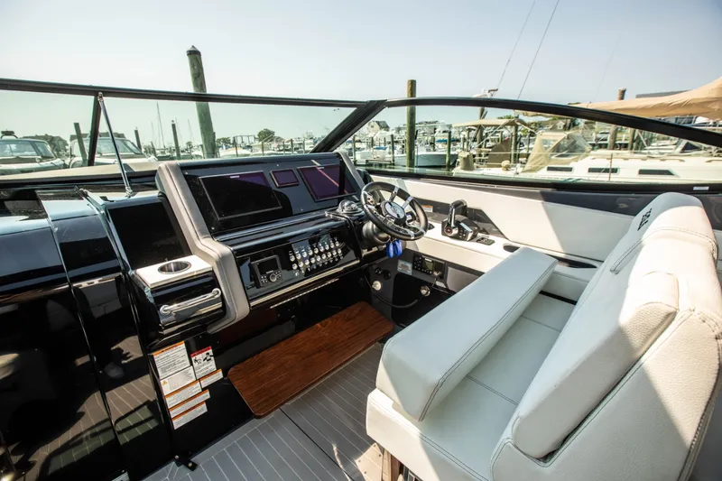 Slide: The Image of Cruisers 38 GLS-OB SB 2024 - 39
